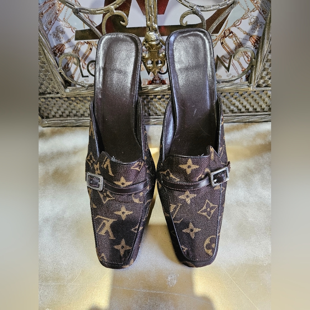 🖤High quality designer small heel slip on mules size 8